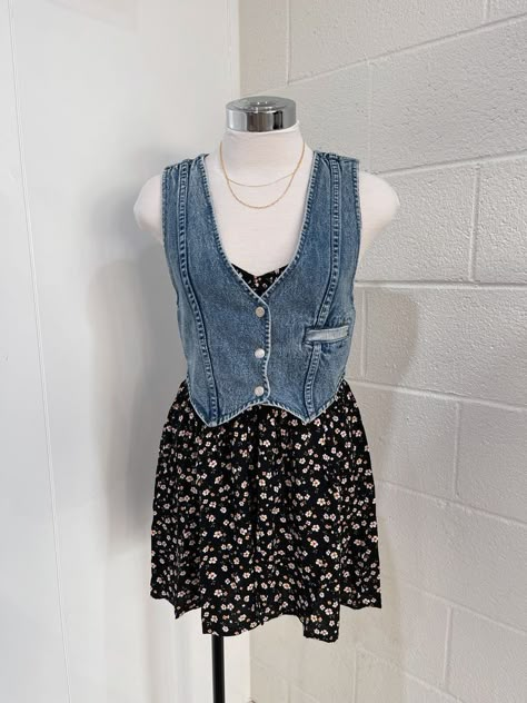 90s Midwest Fashion, 90s Denim Vest Outfit, 90s Denim Dress Outfit, 90s Doc Martens Outfits, Blue Jean Vest Outfit, Denim On Denim Outfit Summer, 90s Vest Outfits, Denim Vest Outfit Ideas, Boygenius Concert Outfit