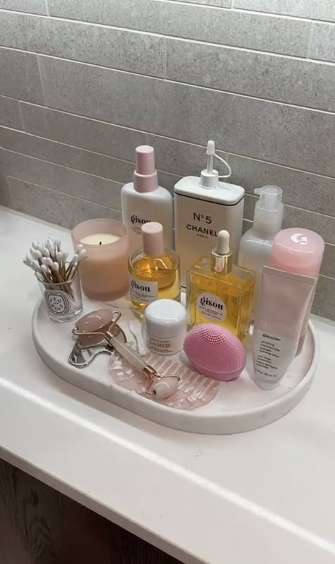 Aesthetic Bathroom Organization, Girly Bathroom, Pinterest Room Decor, Girly Room, Skincare Organization, روتين العناية بالبشرة, Room Makeover Bedroom, Room Makeover Inspiration, Bathroom Inspo