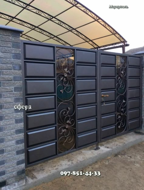 Modern House Gates Entrance, Entrance Iron Door Design, Simple Front Gate, Front Gates Entrance, Double Door Gate Design, Metal Front Gate, Front Gates Design, Main Gate Design Entrance Iron Doors, Gates Design Modern