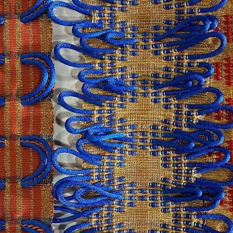 Thai Weaving, Nature Inspired Textiles, Textile Weaving, Natural Weaving, Weaving Fashion, How To Weave, Fabric Weaving, Loom Yarn, Weaving Patterns Design