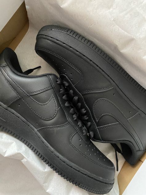 Air Force Noir, Black Air Force 1 Outfit, Air Force 1 Noir, Nike Air Force Ones Outfit, Nike Air Force Black, Forces Outfit, Zapatillas Nike Air Force, Black Force, Black Air Force 1