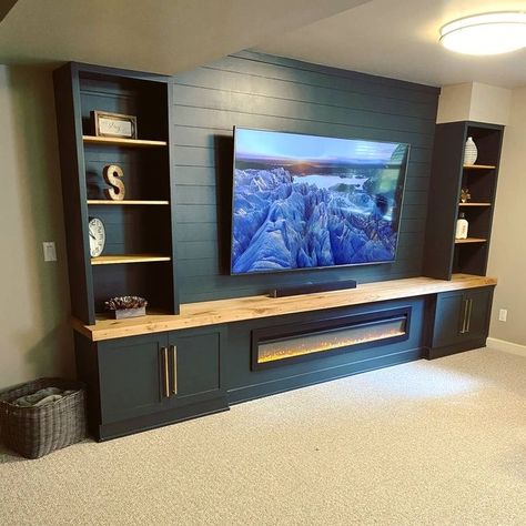 Ruang Tv, Built In Entertainment Center, Built In Shelves Living Room, Living Room Wall Units, Living Room Built Ins, Living Room Entertainment Center, Basement Living Rooms, Tv Room Design, Basement Makeover