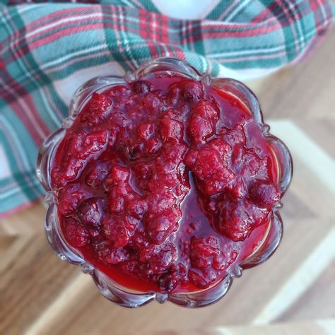 Cranberry Sauce with Raspberries and Pineapple Healthy Cranberry Sauce, Fresh Cranberry Recipes, Cooked Pineapple, Easy Cranberry Sauce, Cranberry Orange Sauce, Cranberry Pear, Pineapple Sauce, Fluff Desserts, Cranberry Sauce Recipe