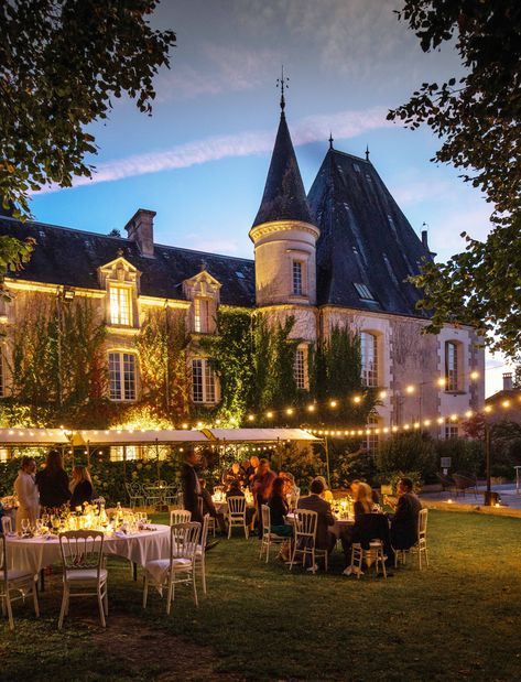 Wedding Venues Chateau, Castle For Wedding, French Mansion Garden, Saltburn Wedding Aesthetic, Wedding At A Castle, France Wedding Venues French Chateau, Castle Aesthetic Wedding, Chateau Wedding Aesthetic, Wedding Chateau France