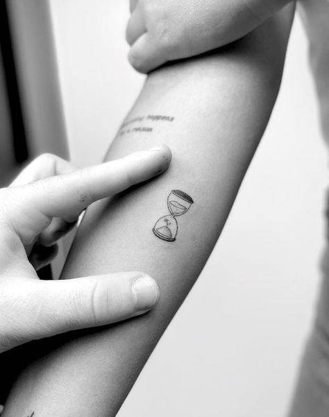 Wait Tattoo Ideas, Small Reminder Tattoos, Small Unique Tattoo Designs Creative, Tattoo Unique Meaningful, Time Is Short Tattoo, Time Minimalist Tattoo, Meaningful Mini Tattoos, Small Cute Meaningful Tattoos, Time Small Tattoo