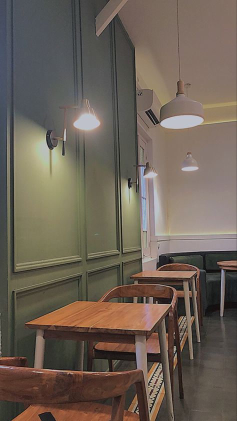 Cafe Interior Background, Background Cafe Coffee Shop, Green Coffee Shop Aesthetic, Coffee Green Aesthetic, White Cafe Aesthetic, Coffee Shop Aesthetic Wallpaper, Green Coffeeshop, Wallpaper Coffee Shop, Cozy Cafe Interior