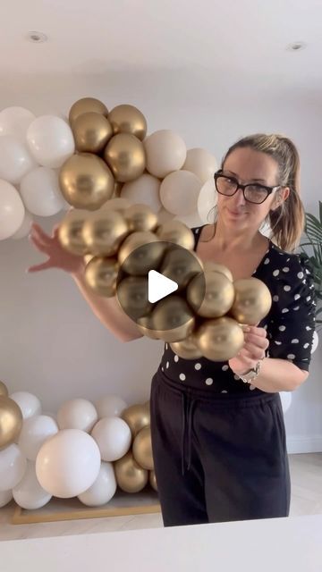 Simple Balloon Decoration, Balloon Decorations Diy Tutorials, Balloon Hacks, Balloon Arch Diy, How To Make Balloon, Mini Garland, Garland Backdrops, Balloon Display, Balloon Installation