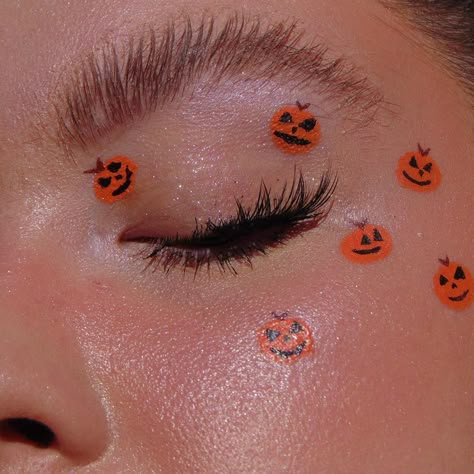 Tag Urself, Spooky Makeup, Halloween Aesthetics, Holloween Makeup, Makeup You Need, Cute Halloween Makeup, Halloween Beauty, Halloween Makeup Pretty, Halloween Eye Makeup