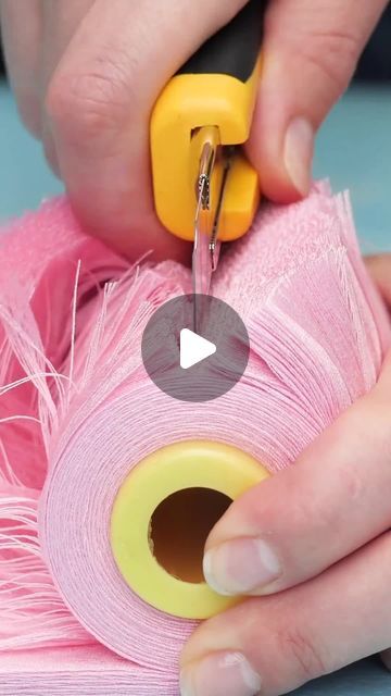 5 Minute Hacks, Easy Sewing Projects Clothes, 5 Minutes Craft, Easy Diy Hacks, Diy Clothes Hacks, Sewing Easy Diy, Diy Crafts Life Hacks, Diy Clothes Videos, Sewing Projects Clothes