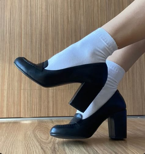 Dark Academia Accessories, Fashion Show Makeup, Heels And Socks, Cute Pumps, Girly Girl Outfits, Fancy Shoes, Shoe Inspo, Platform Heels Chunky, Fashion Heels