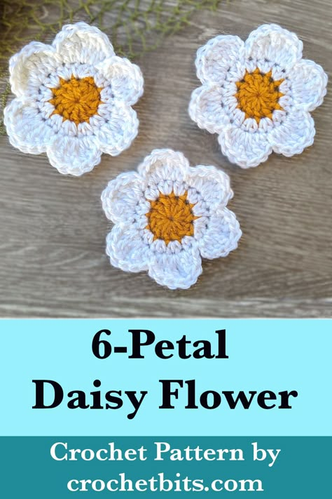 Crochet Daisy Flower Pattern Football Crochet, Crochet Daisy Flower, Daisy Flower Pattern, Crochet Flowers Easy, Crochet Flowers Free Pattern, Crochet Plant, Crochet Daisy, Crochet Bookmarks, Learn How To Crochet