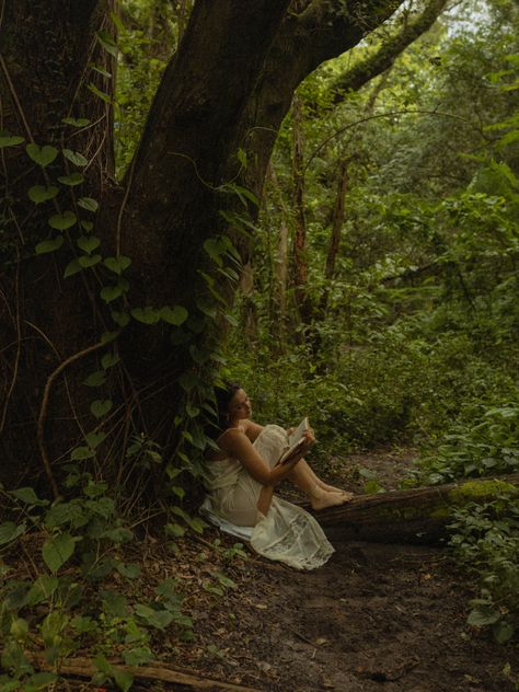 Ethereal Aesthetic Pictures, Redwood Forest Photography, Ethereal Woods Aesthetic, Photography Pictures Nature, Photoshoot In Woods Ideas, Photo Inspiration Nature, Aesthetic Forest Photoshoot, Forest Photo Shoot Ideas, Girl In Woods Aesthetic