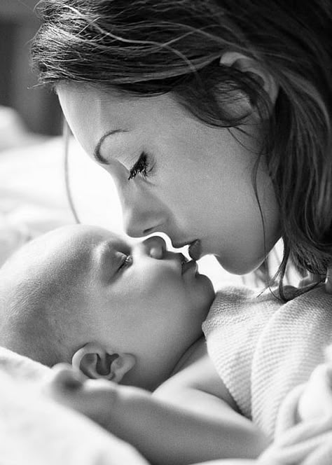 20 BREATHTAKING MOM AND BABY PHOTO IDEAS - Nursery Design Studio Christening Photography, Brother Pictures, Photo Bb, Foto Newborn, Mother Pictures, Baby Fotografie, Baby Pictures Newborn, Baby Pic, Newborn Baby Photoshoot