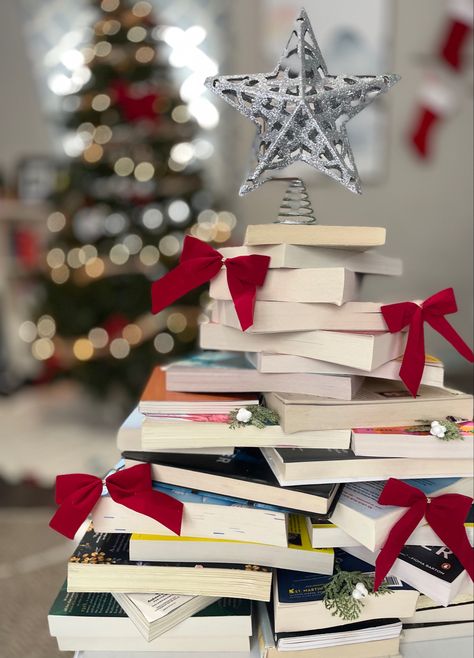 Chri Christmas Bookstagram Ideas, Dance Like Frosty, December Mood, Book Tasting, Bookish Christmas, Book Swap, Book Christmas Tree, Christmas Flatlay, Book Content