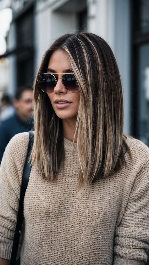 Spring Hair Medium Length, 2025 Hair Colour Trends, Hairstyles For Moms Over 40, Hair Trends For 2025, Haircut 2025 Trends, 2025 Womens Hair Trends, 2025 Hair Trends For Women Over 40, No Maintenance Haircut, Medium Length Brunette Balayage