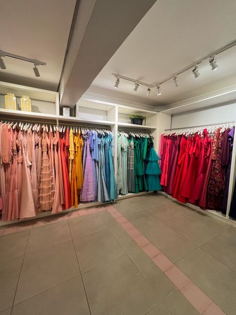 Dress Rental Store, Botique Interiors Design, Botique Interiors, Boutique Store Displays, Gown Rental, Clothing Store Interior, Retail Store Interior Design, Retail Store Interior, Anna Dress