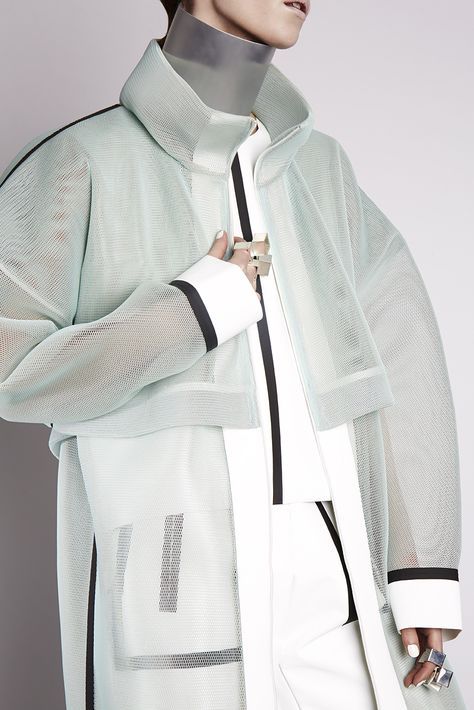 Boho Mode, London College Of Fashion, Mode Boho, Futuristic Fashion, Fashion Boho, Future Fashion, White Jacket, Mode Inspiration, Issey Miyake