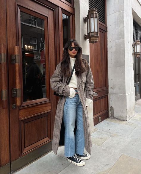 Cold Day Outfits, Extreme Cold Weather, Straight Leg Jeans Outfits, Thick Layers, Parisian Women, Daily Outfit Inspiration, Zara Outfit, Fashionable Outfits, Cold Weather Fashion