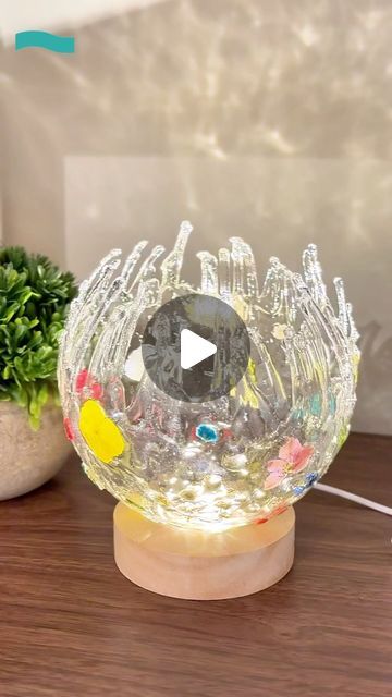 Unique Art And Craft Ideas, Resin Art Ideas Projects, Resin Lamp Ideas, Resin Decoration Ideas, Amazing Resin Ideas, How To Make Resin Crafts, Lamp Craft Ideas, Uv Resin Projects, Uv Resin Ideas