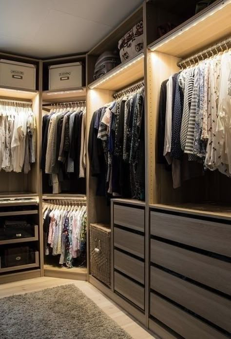 Walk In Closet Ideas, Master Closet Design, Design Ložnic, A Walk In Closet, Bedroom Closets, Organized Closet, Dream Closet Design, Walk In Closet Design, Walking Closet