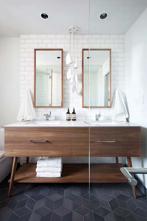 37 Amazing mid-century modern bathrooms to soak your senses New Classic Bathroom, Mid Century Modern Bathroom, Mid Century Bathroom, Bad Inspiration, Classic Bathroom, Trendy Bathroom, Bathroom Floor Tiles, Bathroom Renos, Bath Room