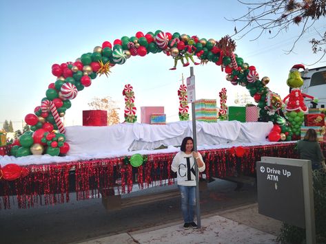 Parade Float Balloon Arch, Parade Float Decorations Christmas, Christmas Story Parade Float Ideas, 12 Days Of Christmas Parade Float Ideas, Float Ideas For Parade Christmas, Christmas Light Float Ideas, Balloon Christmas Parade Float, Cheer Christmas Parade Floats, Home For The Holidays Parade Float