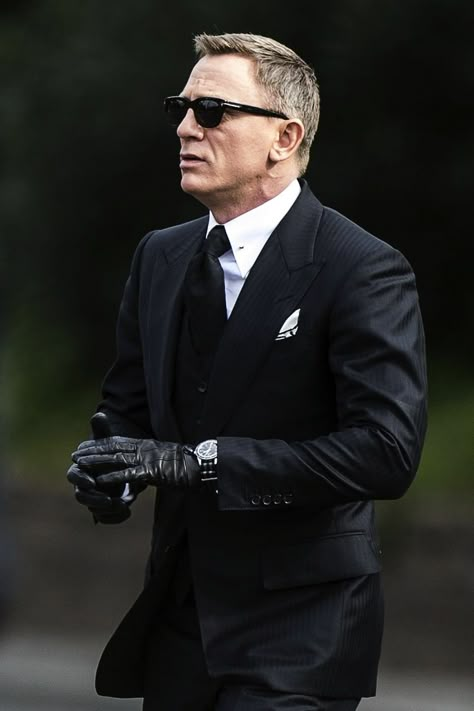 Daniel Craig Spectre, James Bond Suit, Bond Suits, James Bond Spectre, Daniel Craig 007, Bond Style, James Bond Style, Daniel Craig James Bond, Herren Style