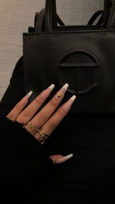 Purse Aesthetic, Aries Baby, Nightclub Aesthetic, Color Vibe, Nail Photos, Nail Ring, Luxury Nails, Streetwear Fashion Women, Mani Pedi