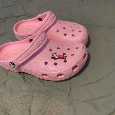 pink sparkle crocs Fye Shoes, Rose A, Pink Sparkle, Crocs Shoes, Stuff I Want, Sparkle, I Want, Size 6, Jewelry Watches