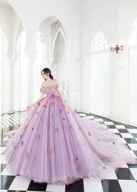 Stolen Pic, Royal Ball Gown, Beautiful Gown Designs, Debut Gowns, Lilac Prom Dresses, Royalty Dress, Royal Ball, Pretty Quinceanera Dresses, Fancy Wedding Dresses