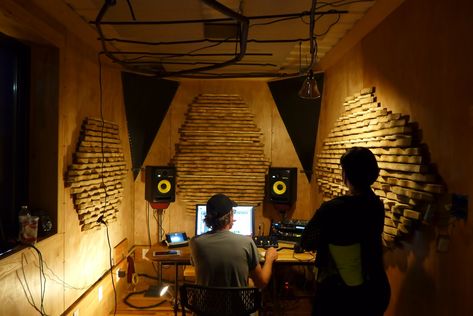 #recordingstudio #wavediffusers Shipping Container Recording Studio, Tiny Recording Studio, Music Recording Studio, Studio Layout, Shipping Container House Plans, Studio Gear, Dream Office, Recorder Music, Shipping Container House