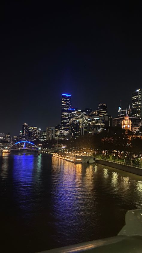 #melbourne #cbd #aesthetic #aestheticwallpaperiphone #aestheticfeed #city #citylife #nightlife #vibes Night City View, City View Night, Sydney City, Best City, Melbourne Cbd, Dark City, Night Scenery, City Vibe, Night Vibes