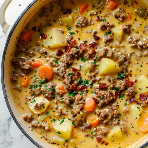 This incredible cheeseburger soup recipe will be your new go-to! It's full of ground beef, veggies, and plenty of cheese. It's everything you love about burgers in bowl form! Creamy Potato Bacon Soup, Mason Woodruff, Bacon Cheeseburger Soup, Cheese Burger Soup Recipes, Bacon Soup, Hamburger Soup, Good Recipe, Protein Lunch, Creamy Potato Soup