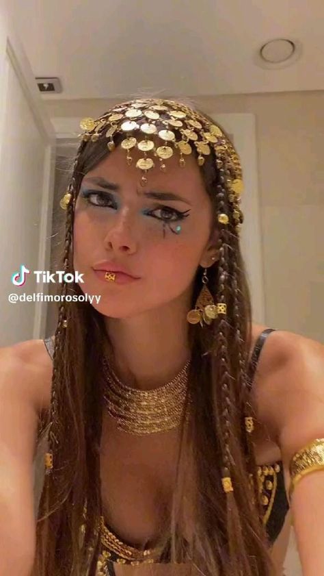 Cleopatra Outfit, Cleopatra Makeup, Cleopatra Halloween Costume, Cleopatra Halloween, Outfit For Halloween, Belly Dancing Videos, Pretty Halloween Costumes, Belly Dance Outfit, Trendy Halloween Costumes