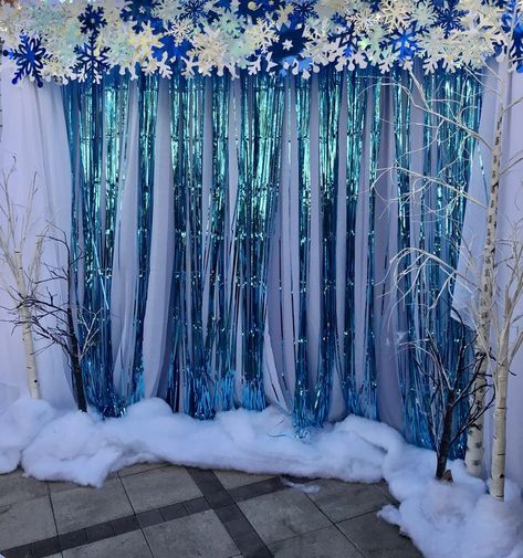 Winter Wonderland Photo Booth Backdrops, Snow Dance Decorations, Frozen Theme Office Decor, Office Holiday Party Decorations Winter Wonderland, School Winterfest Ideas, Winter Wonderland Photo Backdrop Diy, Winter Wonderland Christmas Decorations Office, Frozen Classroom Decorations, Snowball School Dance