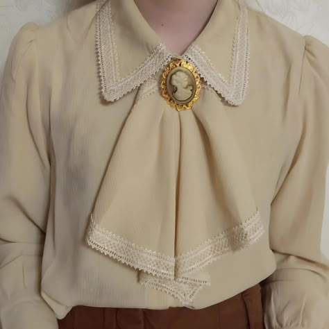 Modern Victorian Blouse, Victorian Aesthetic Fashion, White Pirate Shirt Women, Victorian Blouses For Women, Woman Shirt Design, Victorian Shirt Women, Victorian Style Outfits, Victorian Inspired Outfits, Victorian Fashion Aesthetic