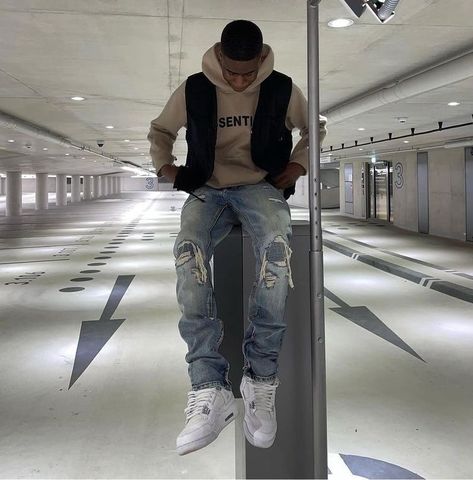 Neutral Aesthetic Outfits Men, Men Shoes Outfit, Shoes Men Outfit, Streetwear Fashion For Men, Blue Jeans Outfit Men, Men Streetwear Outfits, Sporty Outfits Men, Looks Hip Hop, Streetwear Ideas