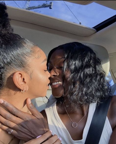 Girlfriend Aesthetic Lgbt, Poc Wlw, Relationship Manifestation, 2023 Energy, Wlw Aesthetic, Black Relationship Goals, Woman Loving Woman, Girlfriend Goals, Black Love Couples