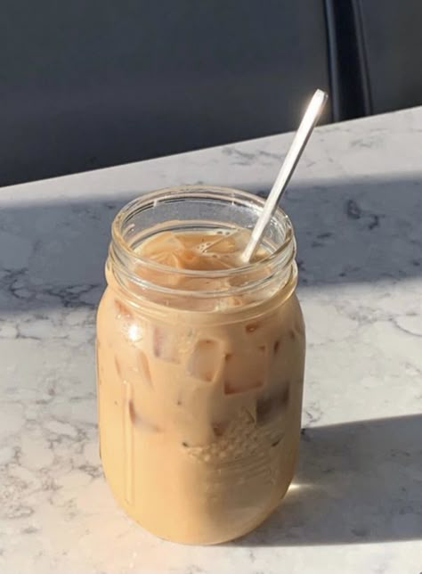 Softboy Style, Aesthetic Drinks, Coffee Board, Coffee Matcha, Coffee Obsession, Coffee Pictures, Think Food, Ice Coffee, Coffee Coffee Coffee