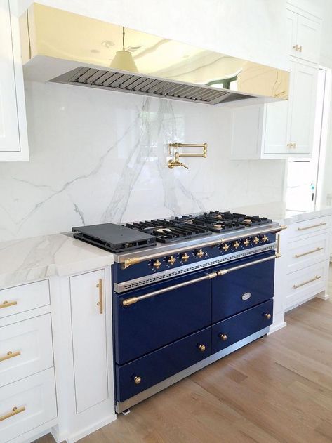 French Ranges: Lacanche range in French blue in the kitchen | French range ideas, French range costs, and more! #topkitchendesigns French Range, Kitchen Ranges, Top Kitchen Designs, Blue Range, White Kitchen Appliances, Stove Top Oven, Makeover Kitchen, Bath Trends, Retro Appliances