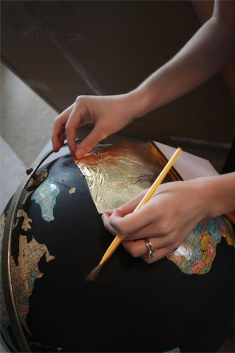 Gold Foil Diy, Globe Projects, Globe Ideas, Old Globe, Painted Globe, Globe Crafts, Black Globe, Gold Globe, Globe Art