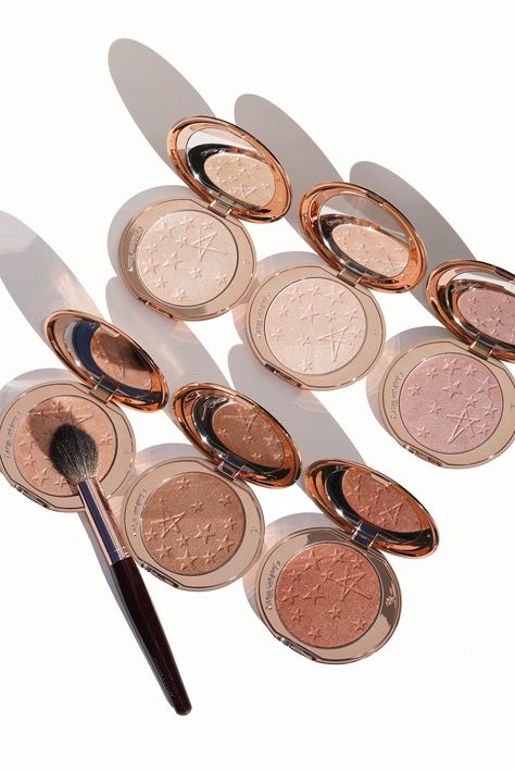 Charlotte Tilbury Highlighter, Charlotte Tilbury Makeup, Makeup List, Lip Makeup Tutorial, Luxury Cosmetics, Fancy Makeup, High End Makeup, Glamour Makeup, Makeup Swatches