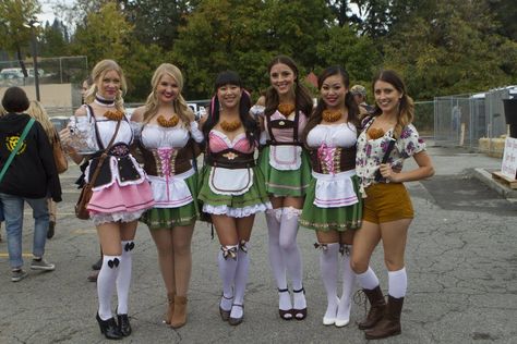 German Hats Oktoberfest, German Beer Girl Costume, Oktoberfest Music, Beer Maid, Oktoberfest Woman, German Beer Girl Oktoberfest, Cute Skirt Outfits, Dance Teams, Cute Skirts