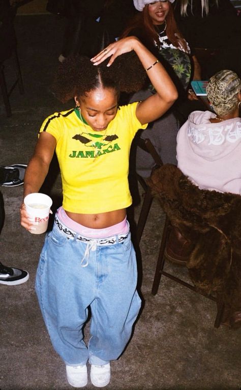 Jamaican Festival Outfit, Jamaica Culture Clothes, Jamaica Street Style, Jamaica Shirt Outfit, Jamaica Top Outfit, Jamaica Outfits Ideas, Jamaican Clothes, Jamaica Outfit, Festival Outfits Ideas