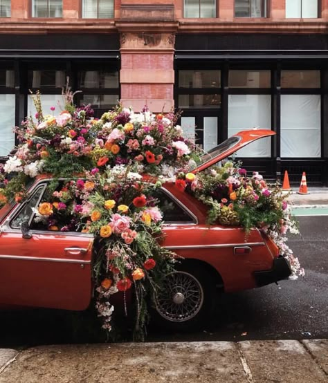 Car filled with flowers, unique flower arrangements, alternative flower ideas, #flowerinspiration Car With Flowers, Old Car, Black Mamba, Flower Child, Plants Flowers, Love Flowers, My Flower, Pretty Flowers, Green Thumb