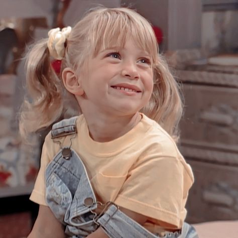 Full House - season 6 Michelle Tanner Icons, Michelle Full House, Tanner Aesthetic, Full House Michelle Tanner, Full House Videos, Full House Michelle, 21 Bday, Michelle Tanner, Fuller House