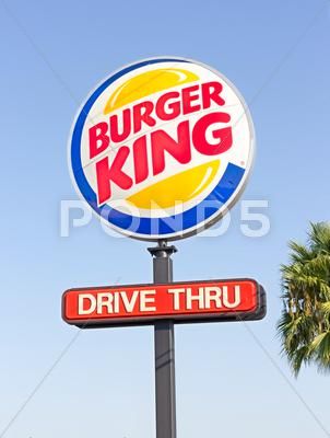 Round Signage, California Burger, Fast Food Ideas, Hamburger Restaurant, Entrance Signage, Pole Sign, Fast Food Restaurants, Shop Front Signage, Sacramento California