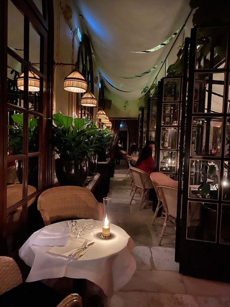 Paris Restaurant Interior, Hotel Costes Paris Restaurants, Hotel Costes Paris Interior, Paris Bar Aesthetic, Paris Dinner Restaurant, Steak Rigatoni, Paris Hotel Aesthetic, Paris Clubs, Paris Restaurant Aesthetic