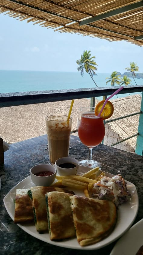 Lunch by the beach (Goa Pebble beach) Goa Baga Beach Snap, Goa Food Snap, Vizag Snap, Goa Beach Snap, Goa Photography Ideas Beach, Goa Asthetic Picture, Goa Snapchat Stories, Goa Trip With Friends, Goa Restaurants