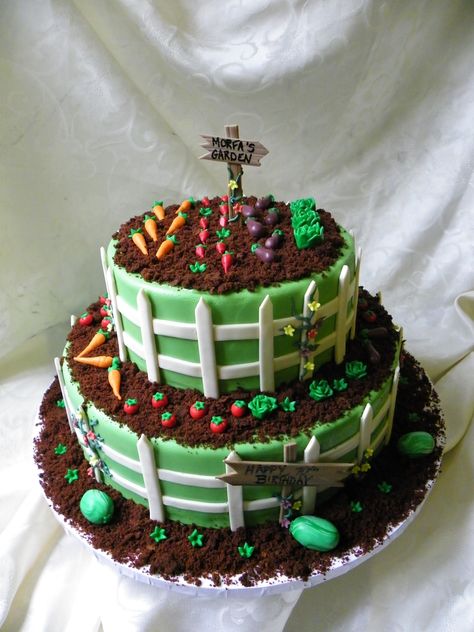 Vegetable Garden Birthday Cake Allotment Cake, Fondant Vegetables, Vegetable Garden Cake, Paw Patrol Torte, Apple Pie Lattice, Garden Birthday Cake, Fun Thanksgiving Crafts, Garden Cake, Thanksgiving Activities For Kids